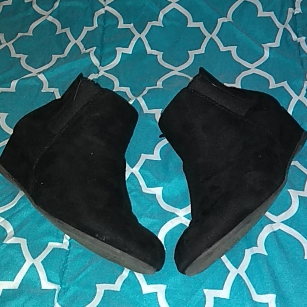 Black Sueded Ankle Boots 6W - Picture 3 of 6